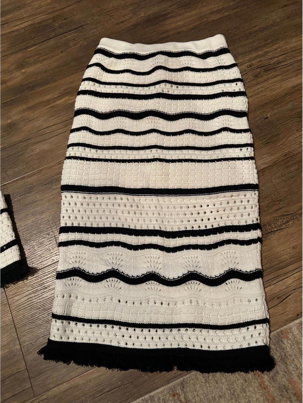 NWT House of Harlow 1960 Knit 2 Piece Black/Cream Outfit Sz Sm - Picture 4 of 7